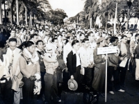 (March 24, 1941) 2nd Draft Inductees. Eugene Kawakami is towards the left in the front row, wearing a hat.  [Courtesy of Joanne Kai]