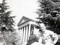 (March 28, 1943) Eugene Kawakami is seated in front of the Capitol Building in Jackson, Mississippi.   [Courtesy of Joanne Kai]