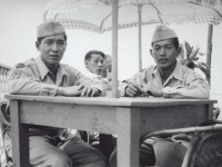 Yutaka Suzuki and Stanley Hamamura at a restaurant in Italy, 1945. [Courtesy of Fumie Hamamura]