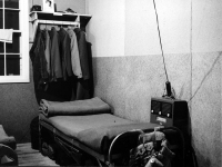 Stanley Hamamura’s bunk at Camp McCoy, 1943 [Courtesy of Fumie Hamamura]