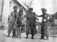 Peter Oshima, “Maestro” Higa, unknown , and Jitsuo Kobayashi, relaxing in Italy [Courtesy of Goro Sumida] Inscription: Reverse: Pete Osh picture of “kotonks”Myself Cheito, Seichi Higa