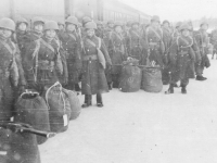 Ready to board train at Camp McCoy, Wisconsin [Courtesy of Betty Tokunaga]