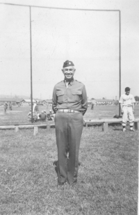 'Coach' Col. Turner at an Aloha baseball team practice, Camp McCoy, Wisconsin, September 1942 [Courtesy of Sandy Tomai Erlandson]